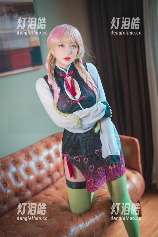 Son Ye Eun 喝了杯水的瞬间,Son Ye Eun在校园里的私拍秘籍?
